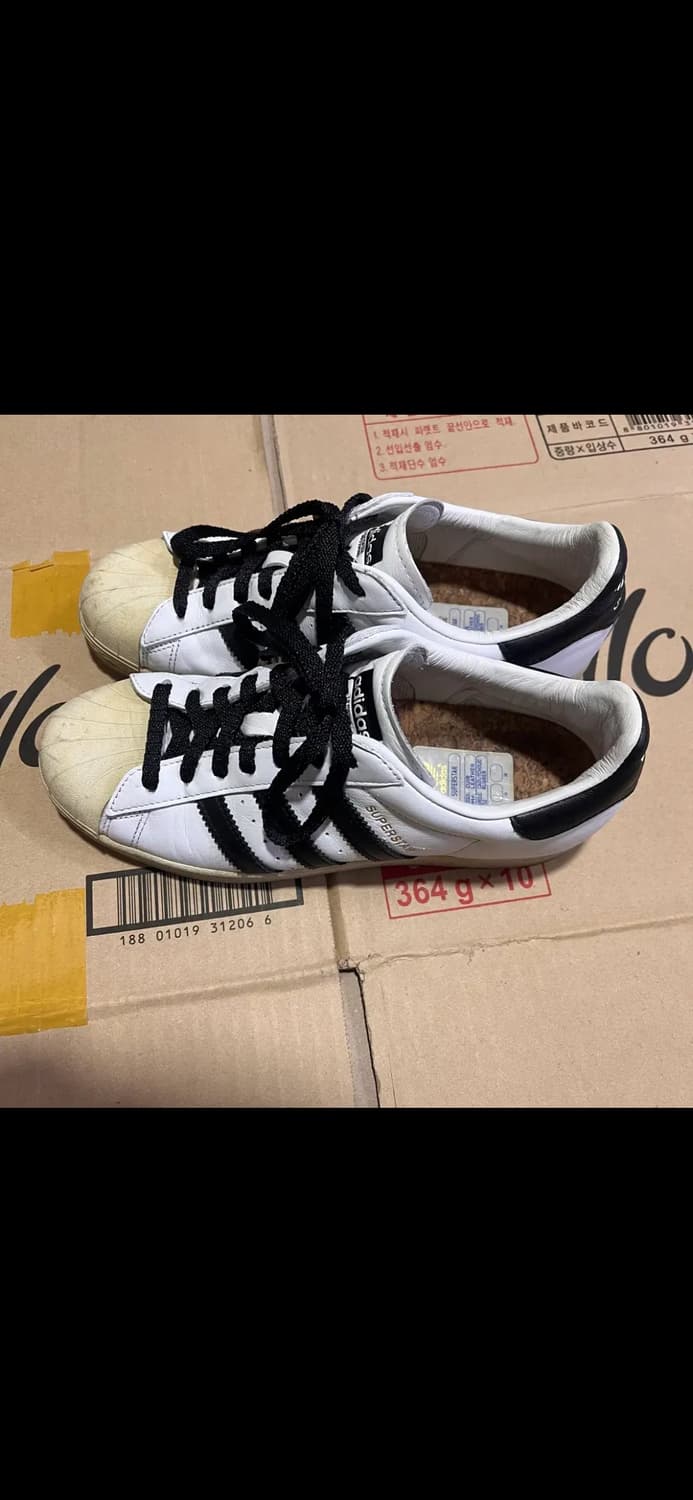 255 아디다스 슈퍼스타 프리미엄 화이트 블랙 상품이미지4