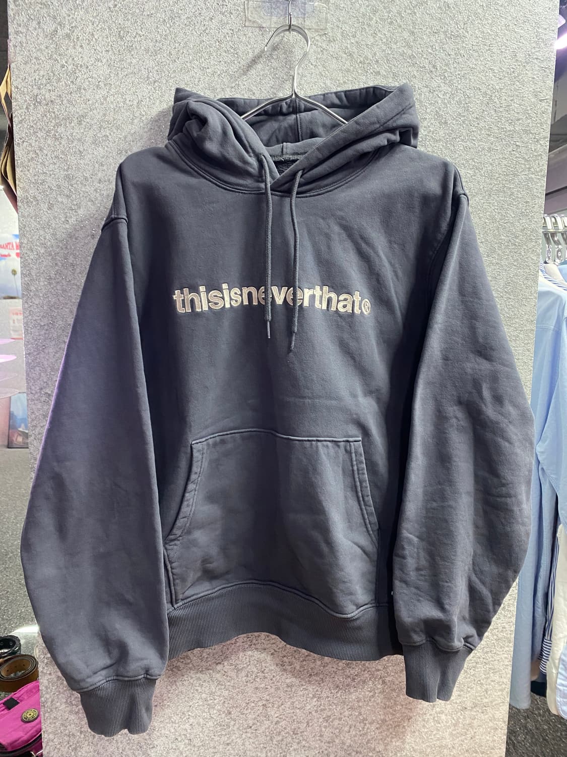 디스이즈네버댓 자수 빅로고 그레이 후드티 B3487  상품이미지2