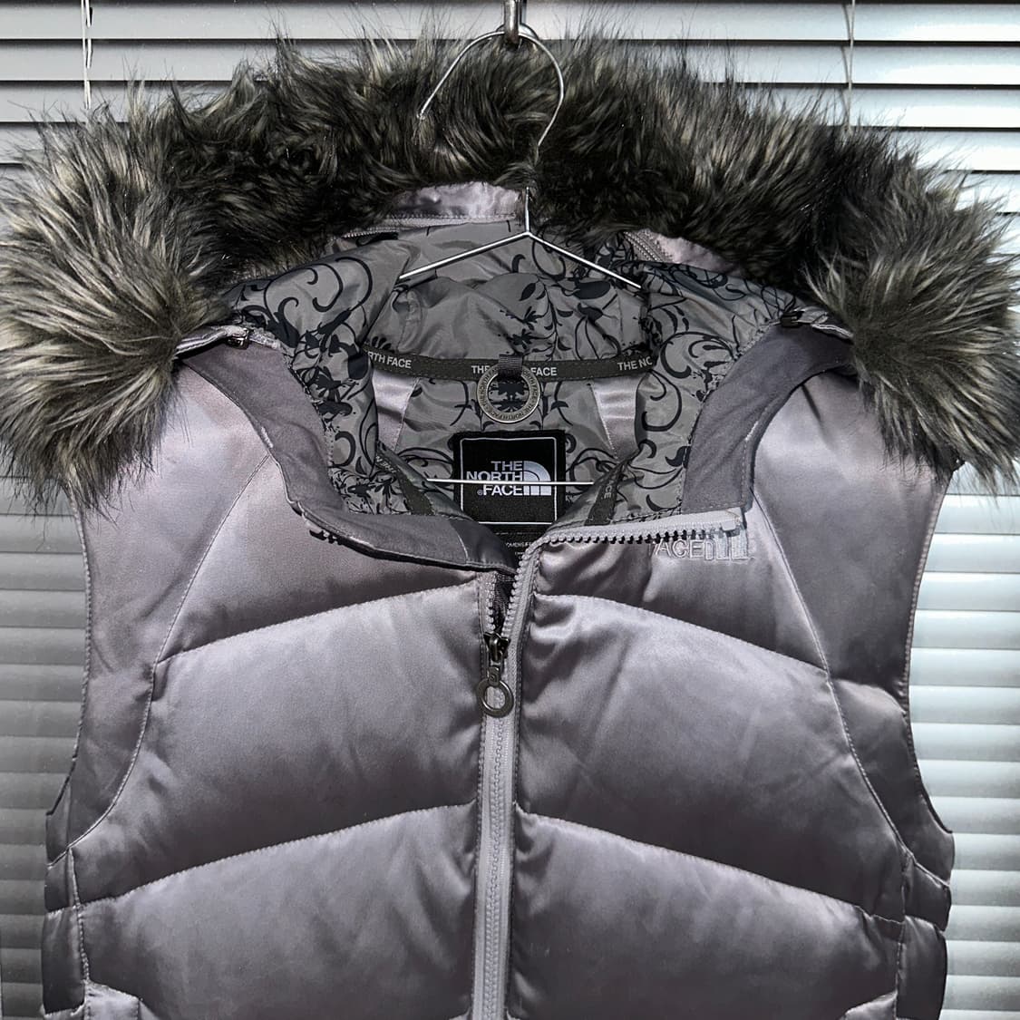 2000s 빈티지 노스페이스 실버 퍼 크롭 패딩 베스트 상품이미지3