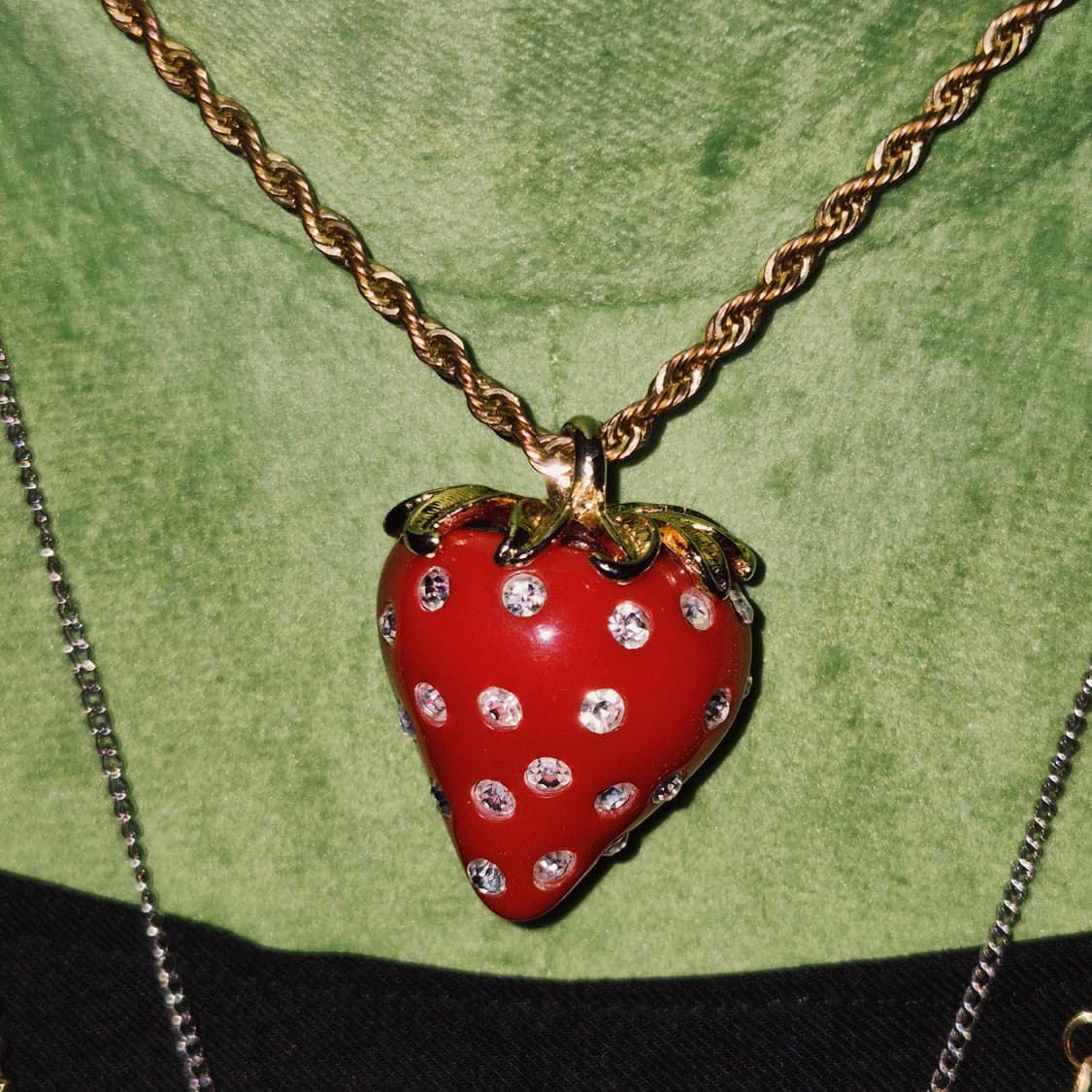 90s 미국 케네스제이 빅 딸기 스톤 목걸이 상품이미지7