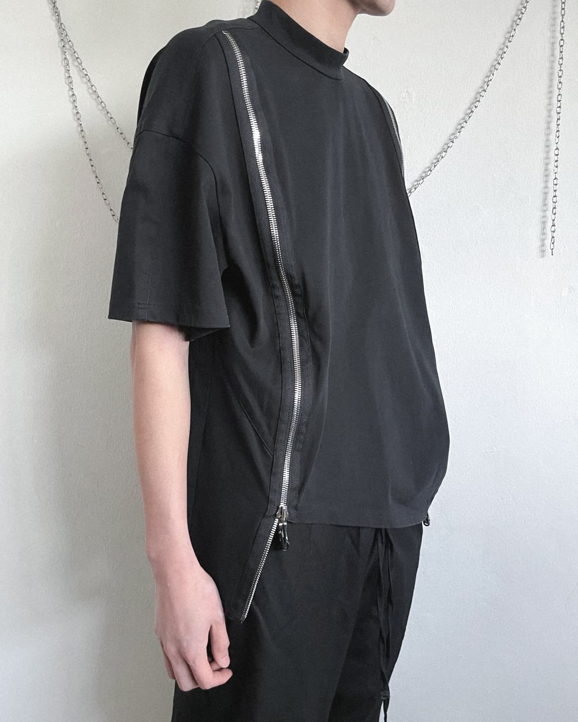 xperiment 사선지퍼 하이넥 하프슬리브 탑 상품이미지1