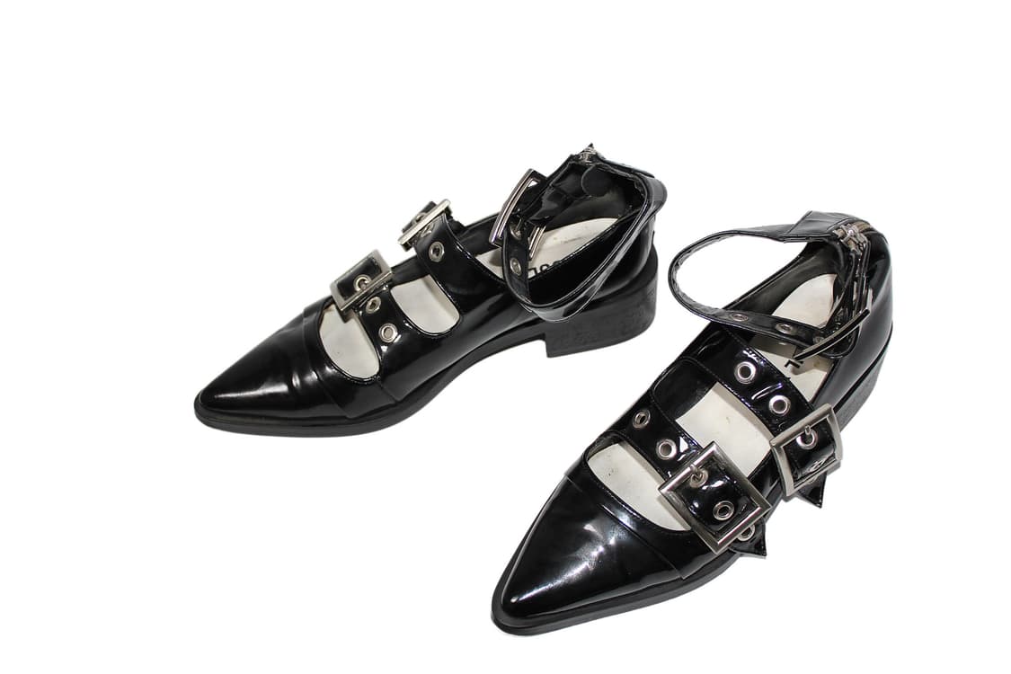 YUUL YIE 율이에 페이던트 레더 스트랩 슈즈 상품이미지2