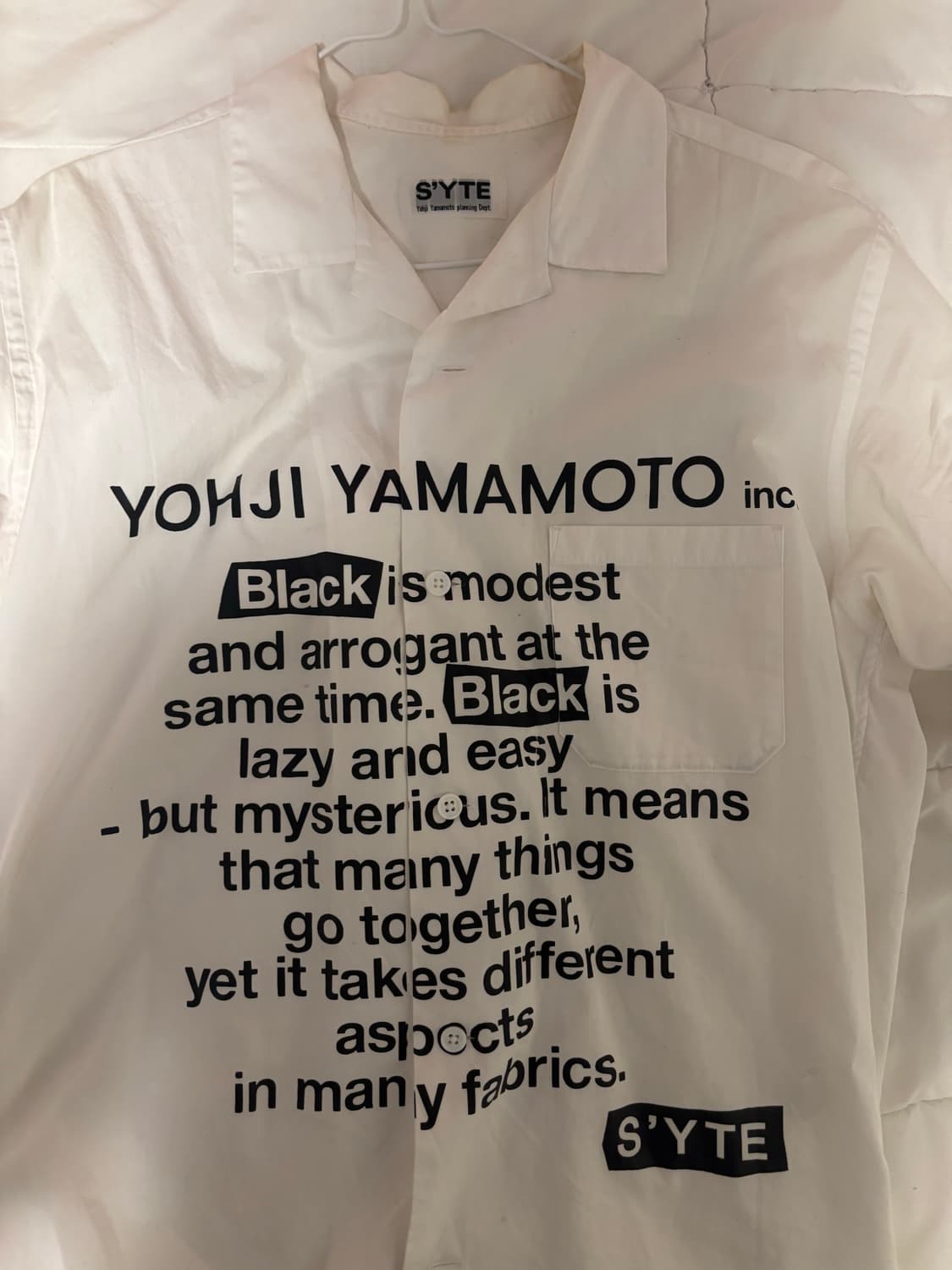 요지야마모토 타이포그래피 셔츠 상품이미지1