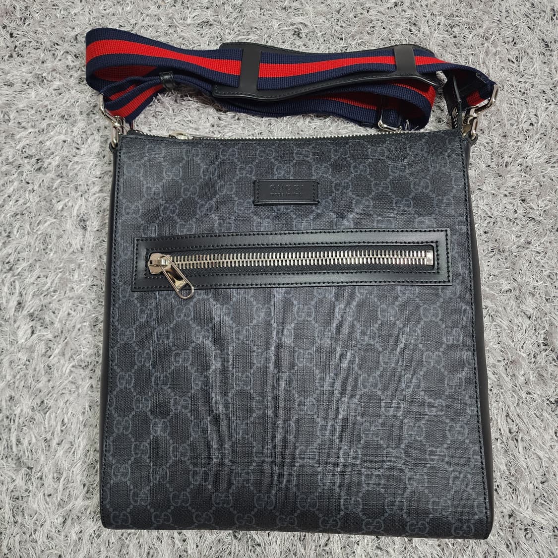 구찌 GG 수프림 웹 스트랩 블랙 메신저 크로스백 상품이미지1