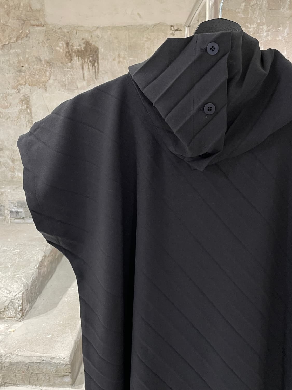 이세이 미야케 미 스톤 그레이 플리츠 폴라넥 하프 원피스 상품이미지2