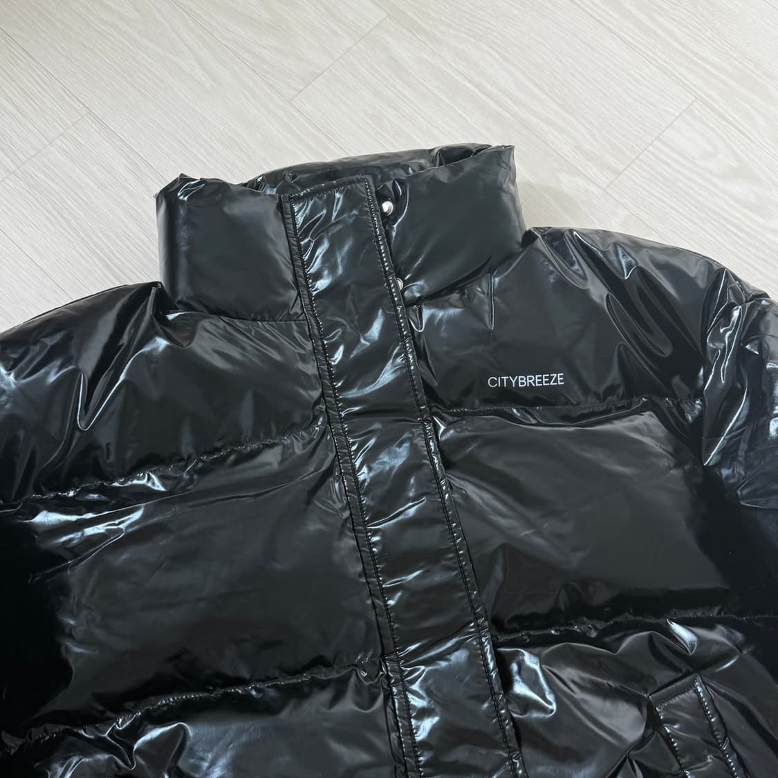 시티브리즈 시티 크롭패딩 글로시블랙 유광패딩 상품이미지2