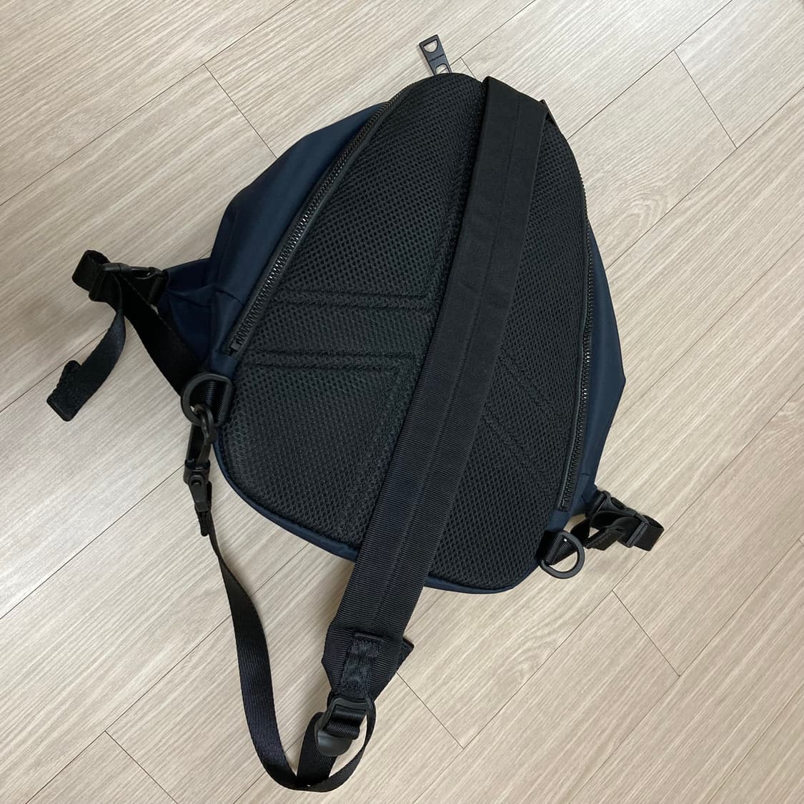 오니츠카타이거 미니백팩 네이비 상품이미지2