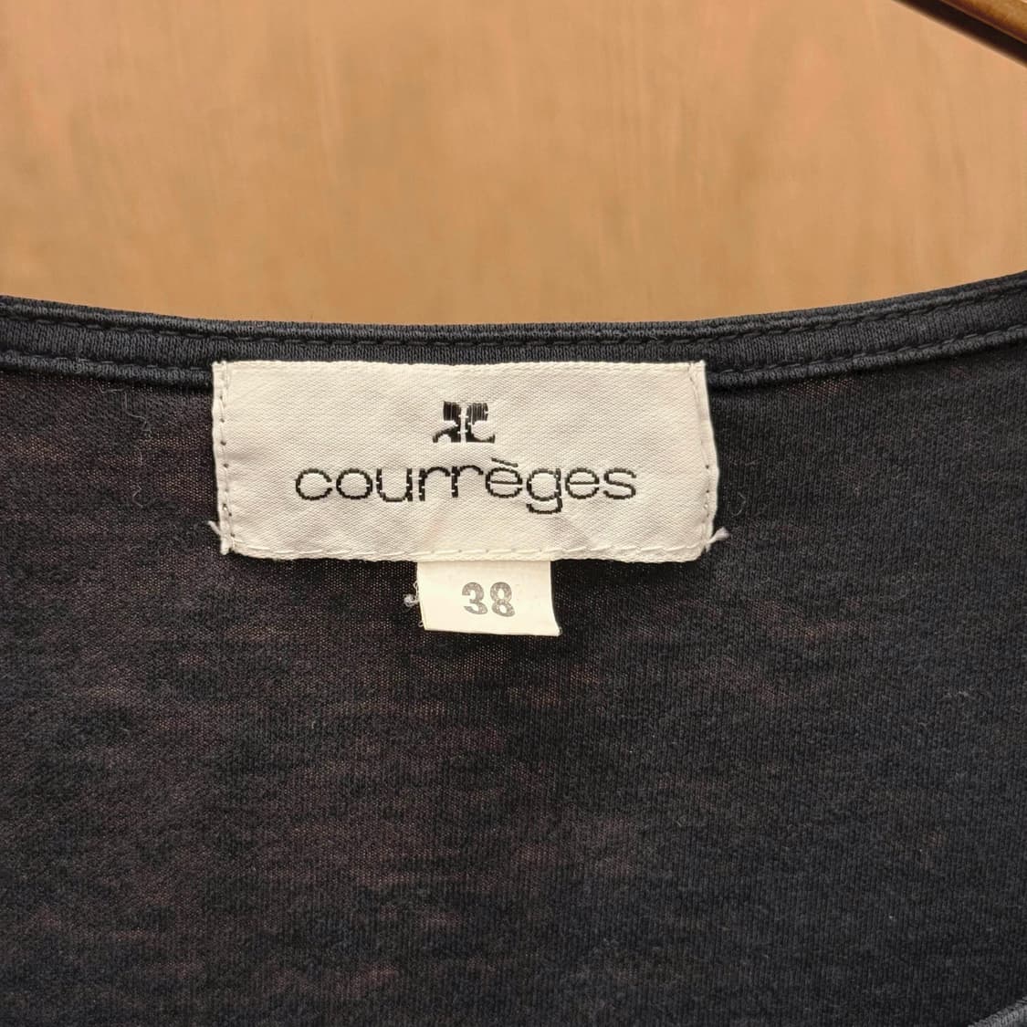 꾸레쥬 반팔 티셔츠 멀티컬러 로고 자수 디테일 슬림핏 블랙 상품이미지7