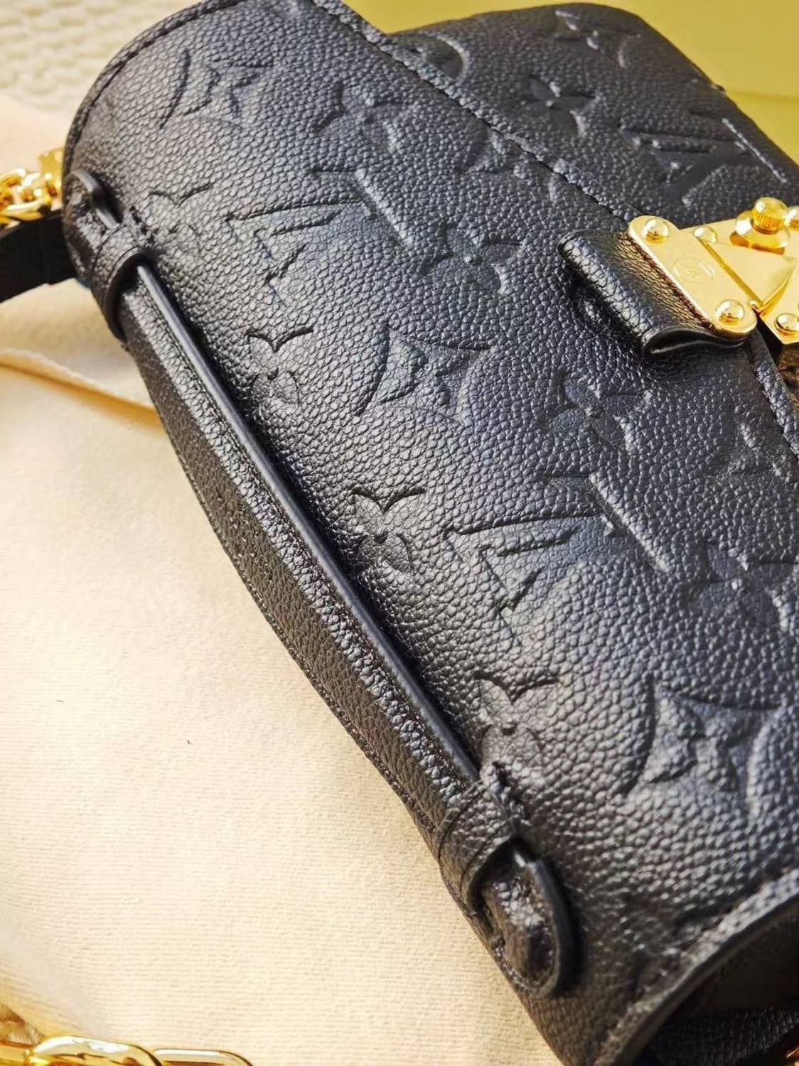 루이비통(Louis Vuitton) 포쉐트 메티스 이스트 웨스트 백 상품이미지9