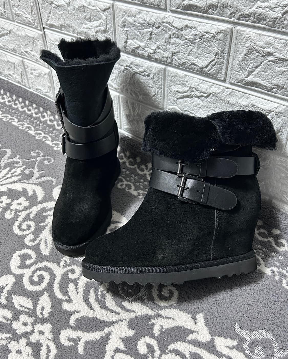 Ash 아쉬 히든 웨지 스웨이드 퍼 멀티 버클 부츠 상품이미지1