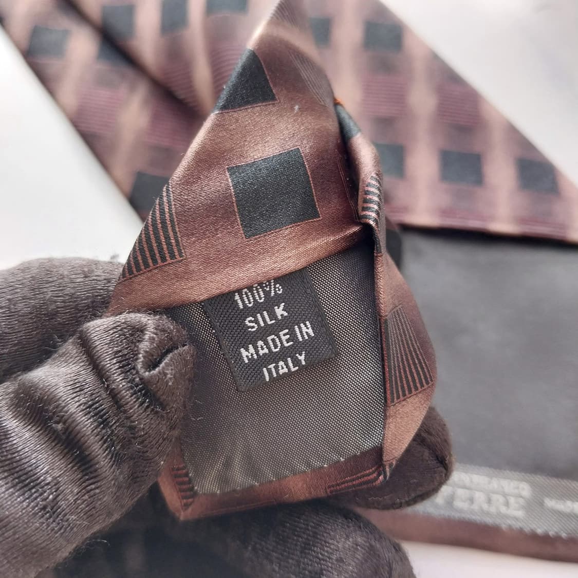 지안프랑코 페레 실크 기하 패턴 넥타이 9.4cm A+등급 K1884
 상품이미지10