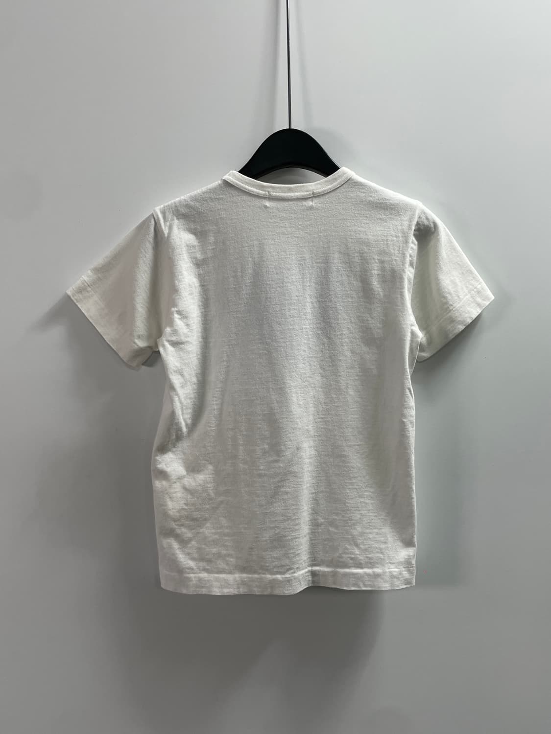 꼼데가르송 우먼스 와펜 프린팅 반팔티 (on.82) 상품이미지3