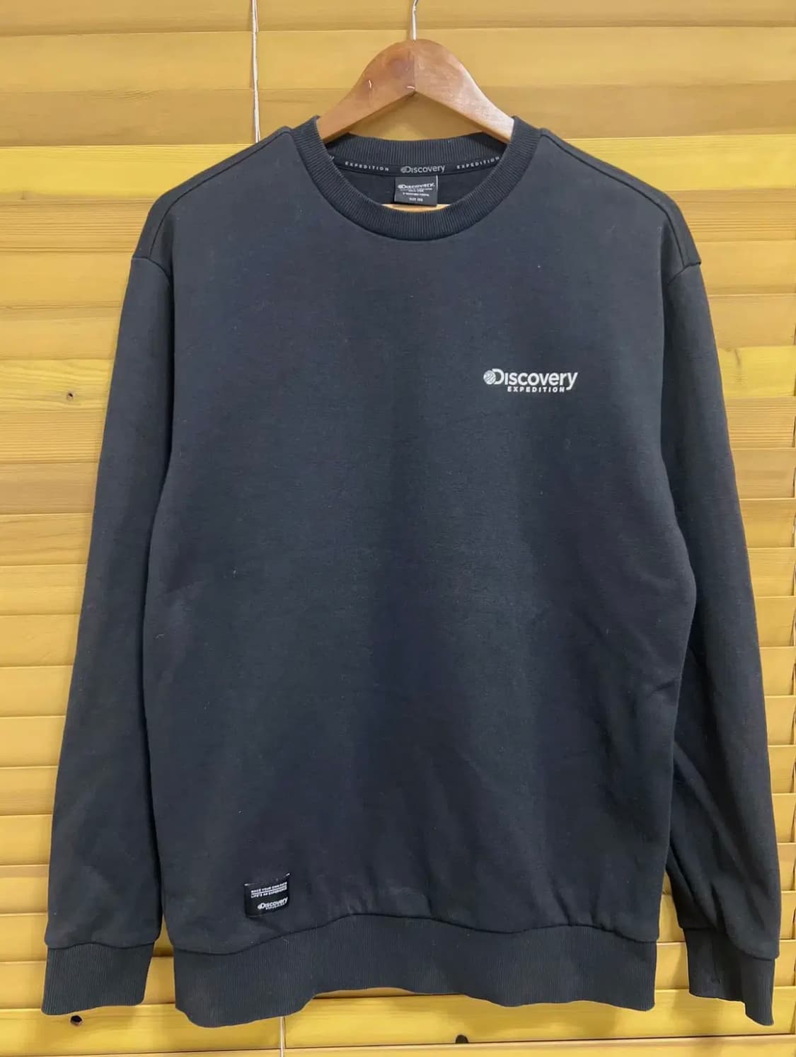 디스커버리 남성 블랙 맨투맨티셔츠 상품이미지2