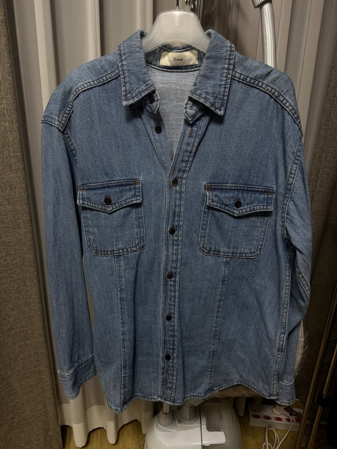 던스트 클래식 블루 데님 셔츠 상품이미지2