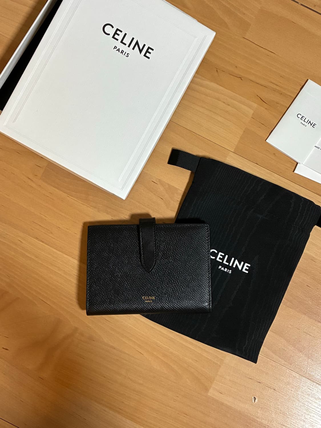 셀린느 블랙 반지갑 상품이미지1