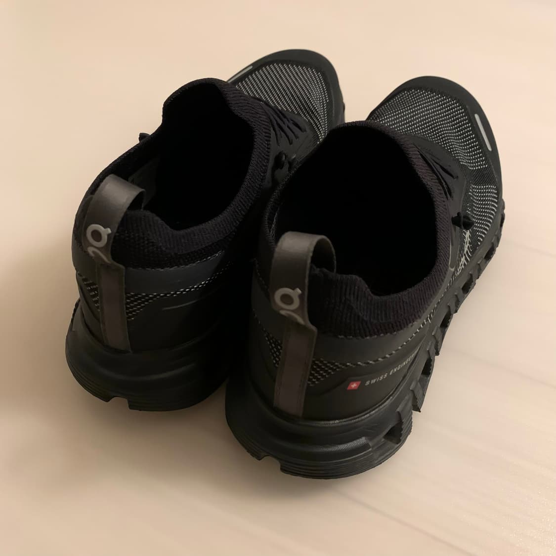 온 러닝 클라우드 6 벌사 블랙 런닝화 상품이미지4