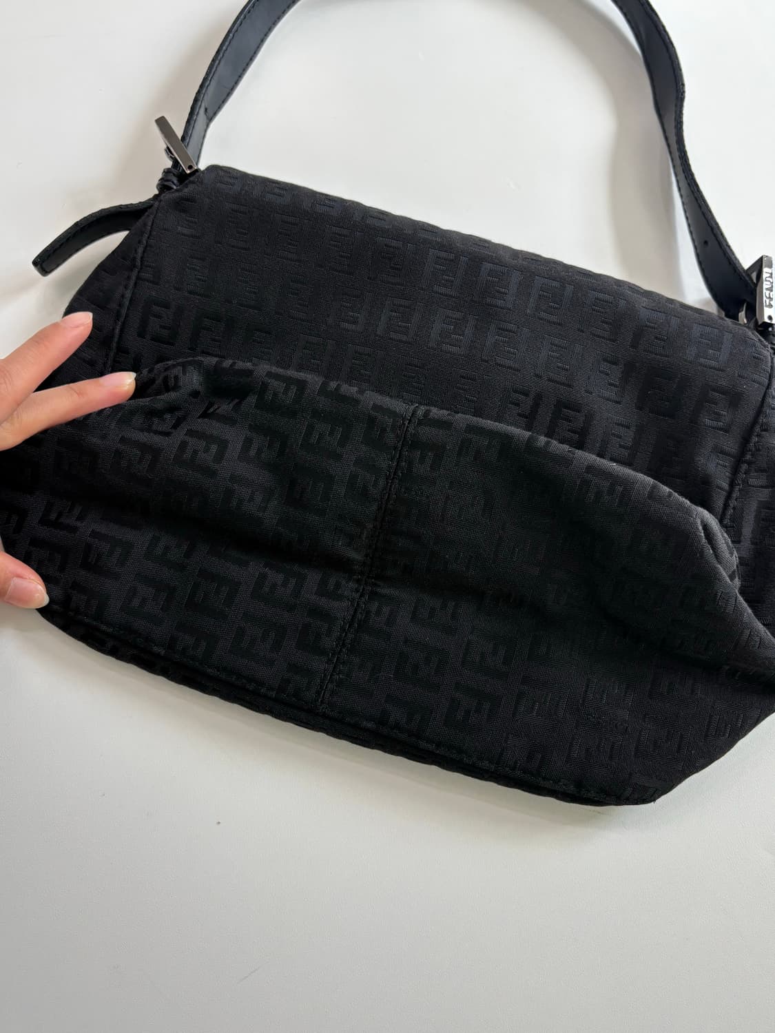 Fendi 펜디 블랙 주키노 맘마백 상품이미지7