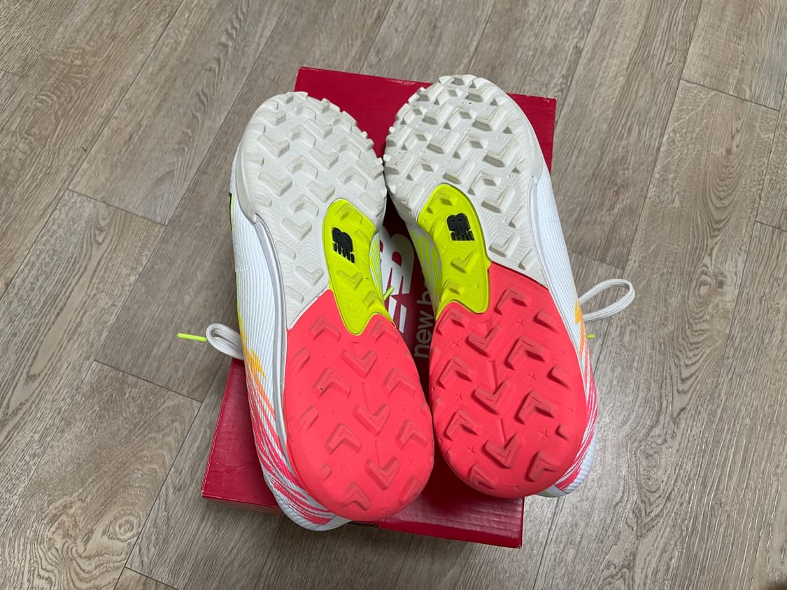 뉴발란스 퓨론 V8 TF 풋살화 285 상품이미지5