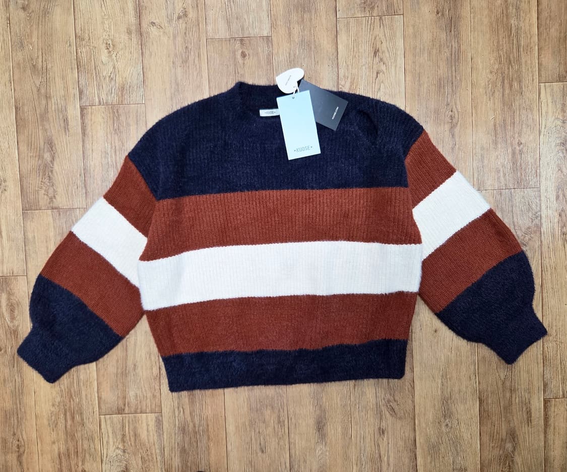 쿠오세(KUOSE) 컷아웃 스트라이프 니트 프리사이즈 새상품 상품이미지1