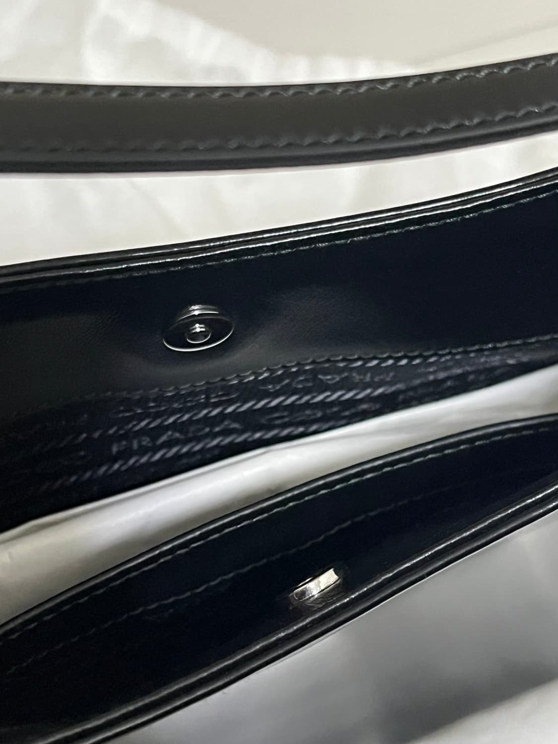 프라다 클레오 브러쉬드 호보백 상품이미지7