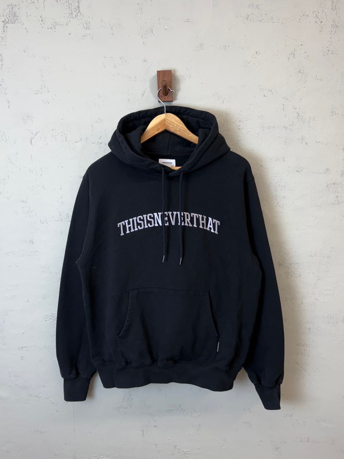 디스이즈네버댓 아치로고 후드티 블랙 상품이미지1