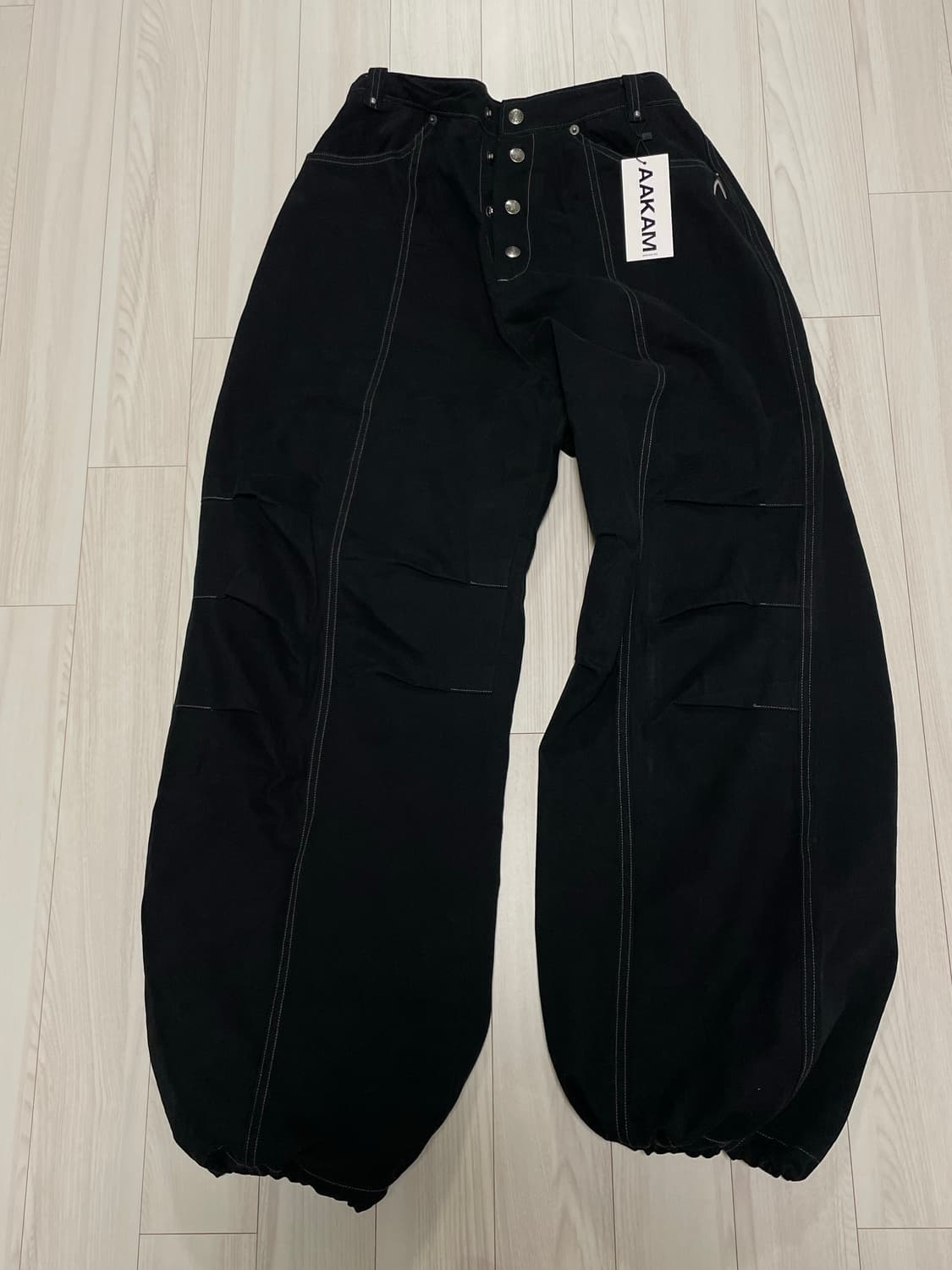 아캄 Knee Pin-tuck Studded Cotton Pants 상품이미지2