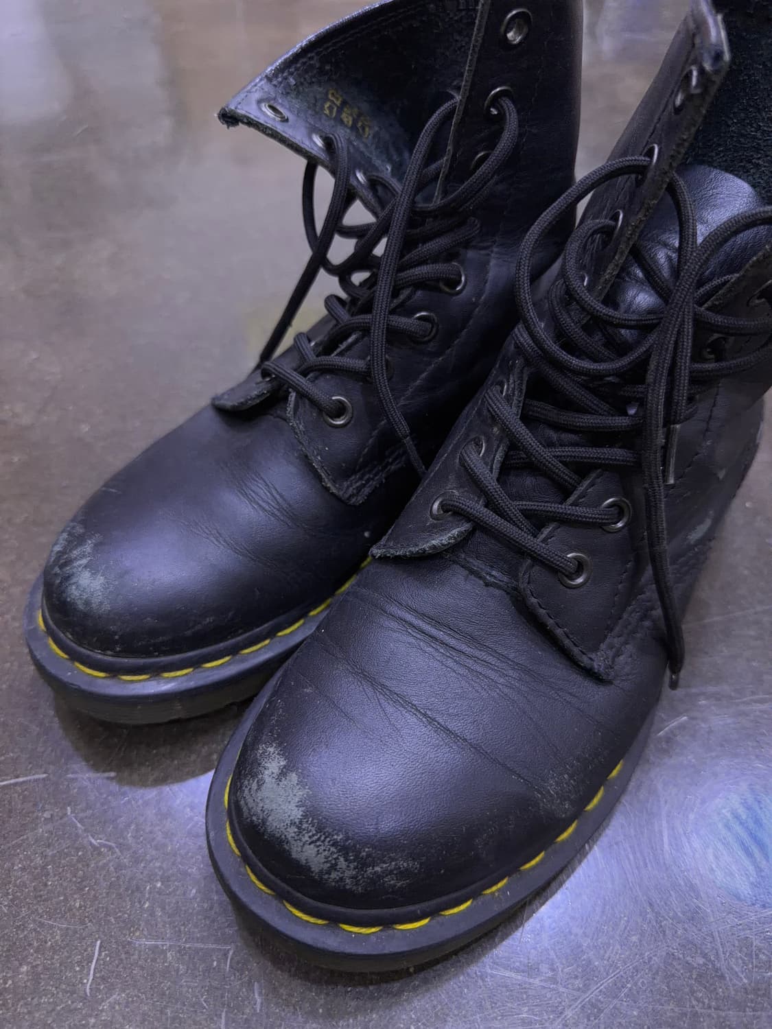 닥터마틴 11821 워커 부츠 8홀 240 상품이미지3