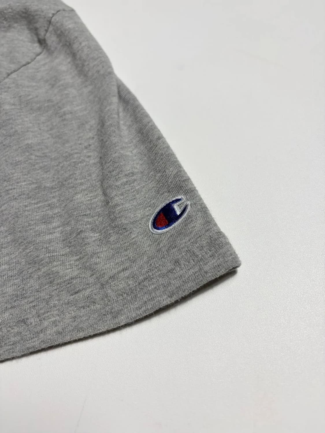 챔피온 헤리티지 프론트 그래픽 그레이 반팔 티셔츠 R2090 상품이미지4