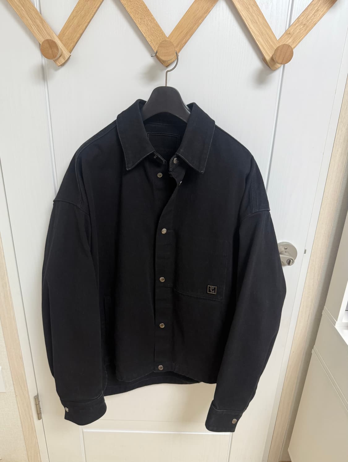 우영미 시티 그래픽 데님 셔츠 블랙 24FW 상품이미지2