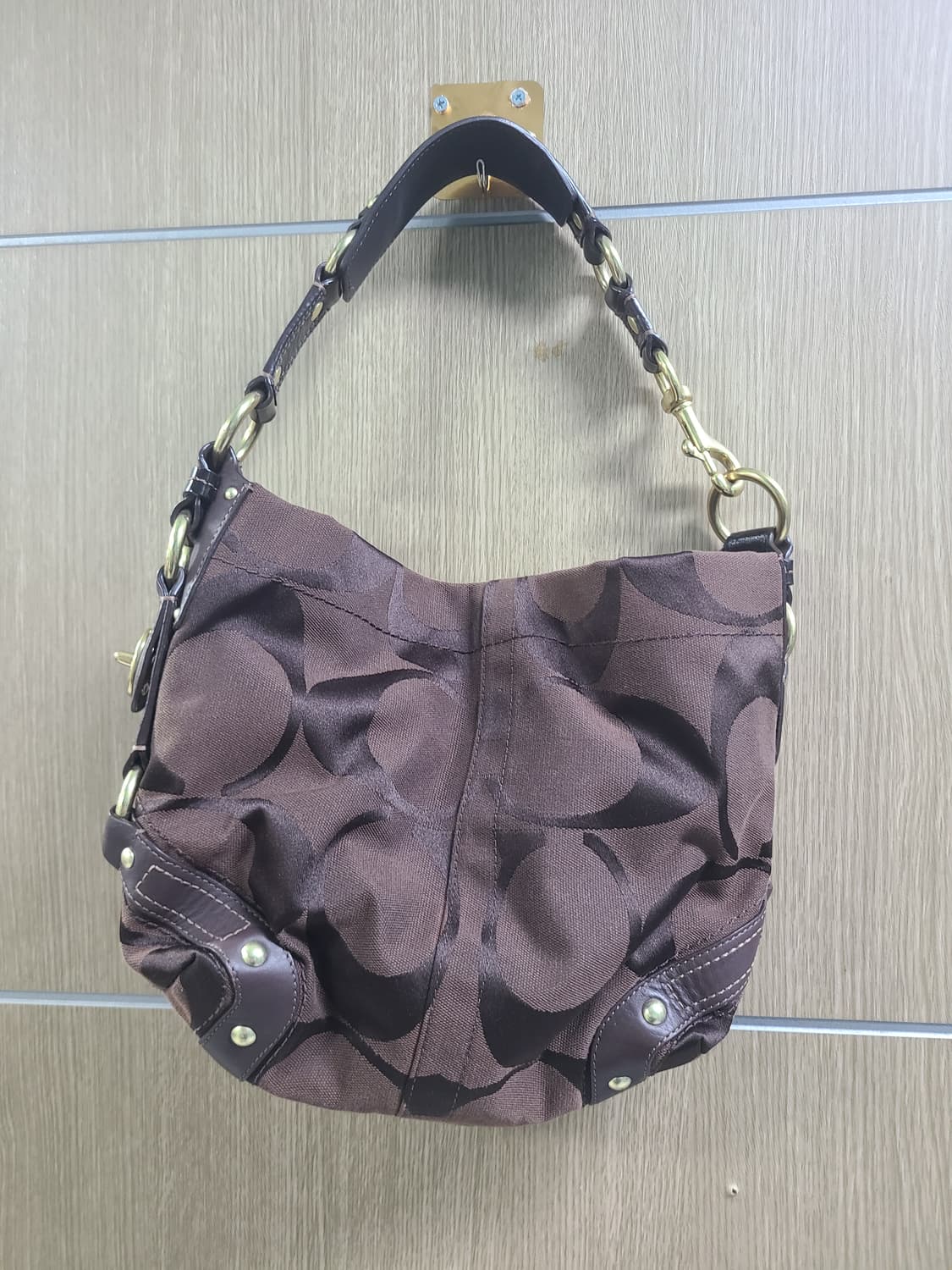 코치 브라운 시그니처 숄더백 상품이미지4