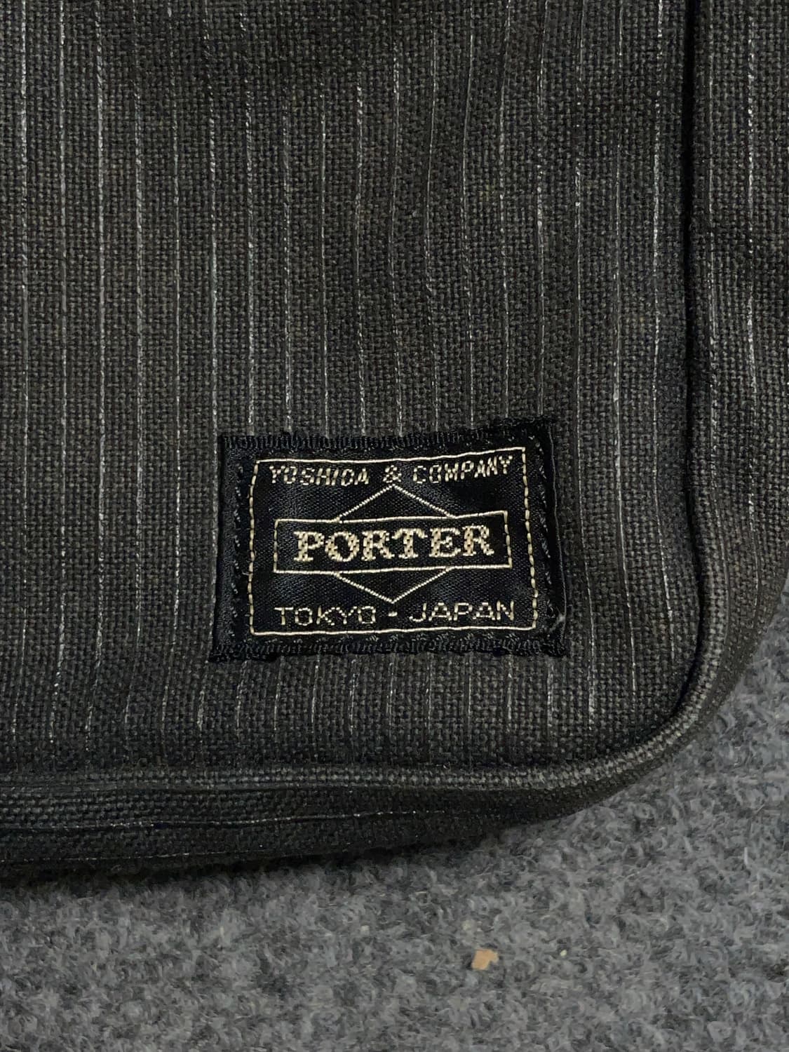 포터 드로잉 블랙 스트라이프 숄더백 상품이미지2