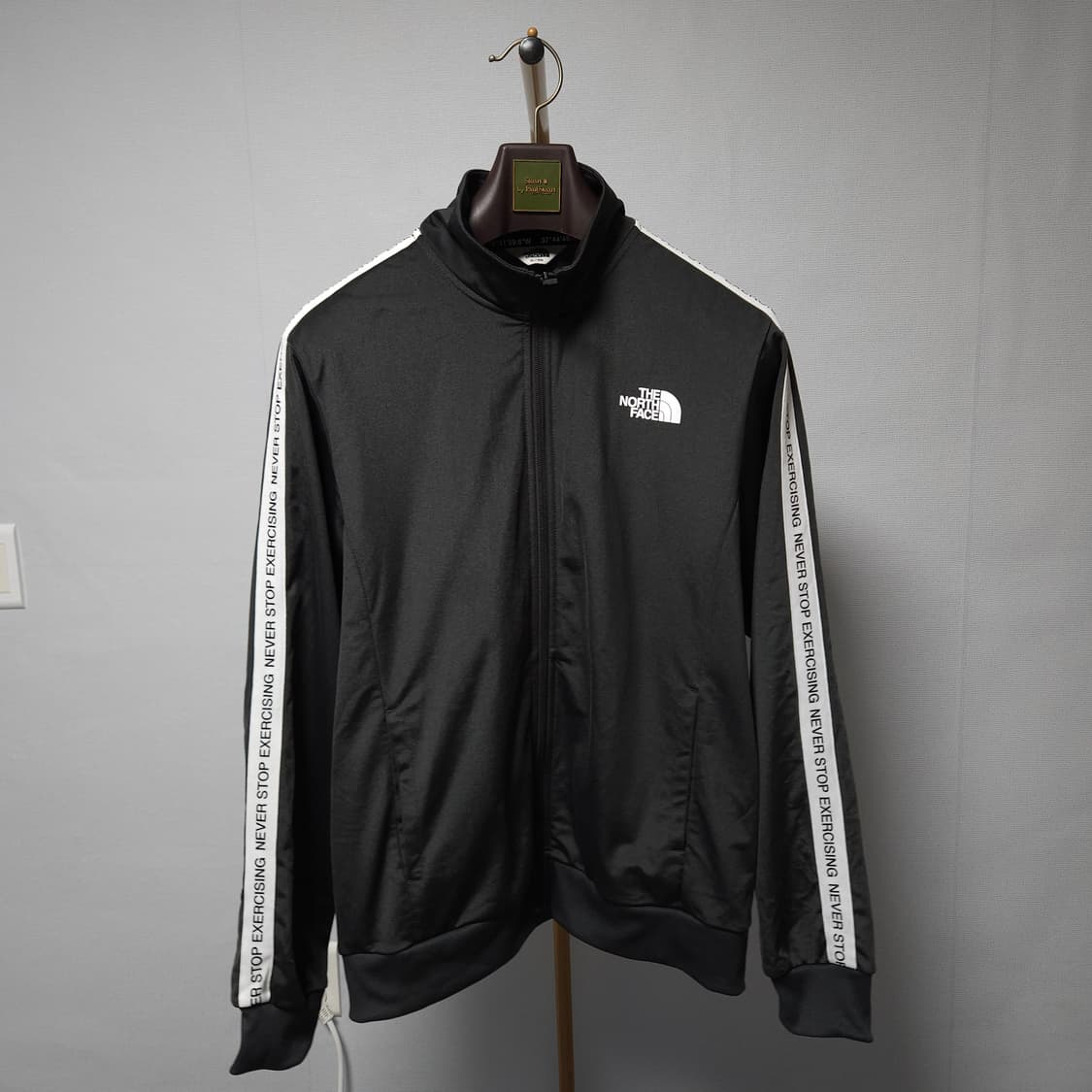 105 ) 노스페이스 남성 블랙 트랙 자켓 상품이미지1