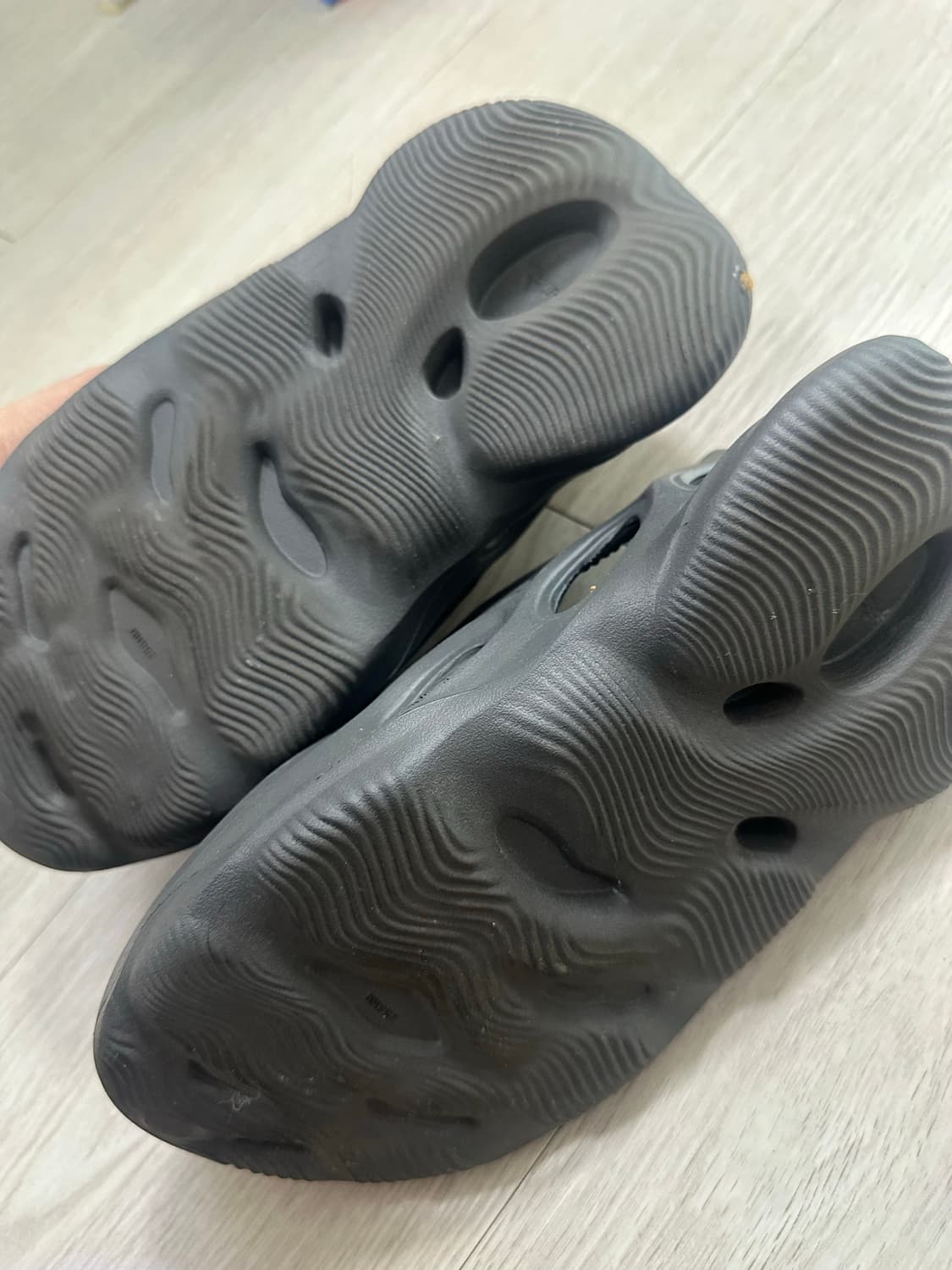 아디다스 이지 폼 러너 카본  상품이미지5