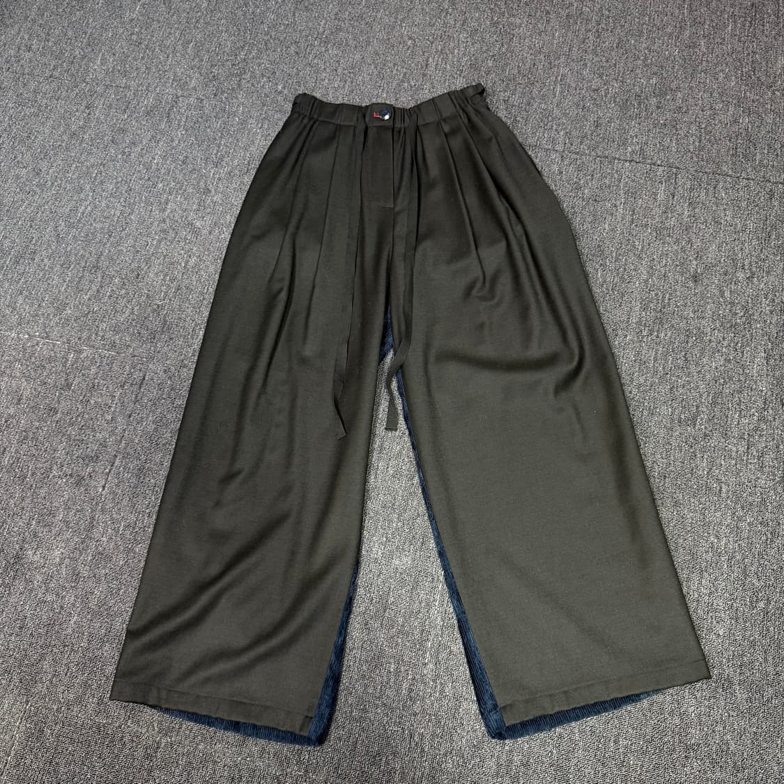 THEILMA 더일마 24fw 슬렉스 투톤 코듀로이 팬츠 상품이미지1