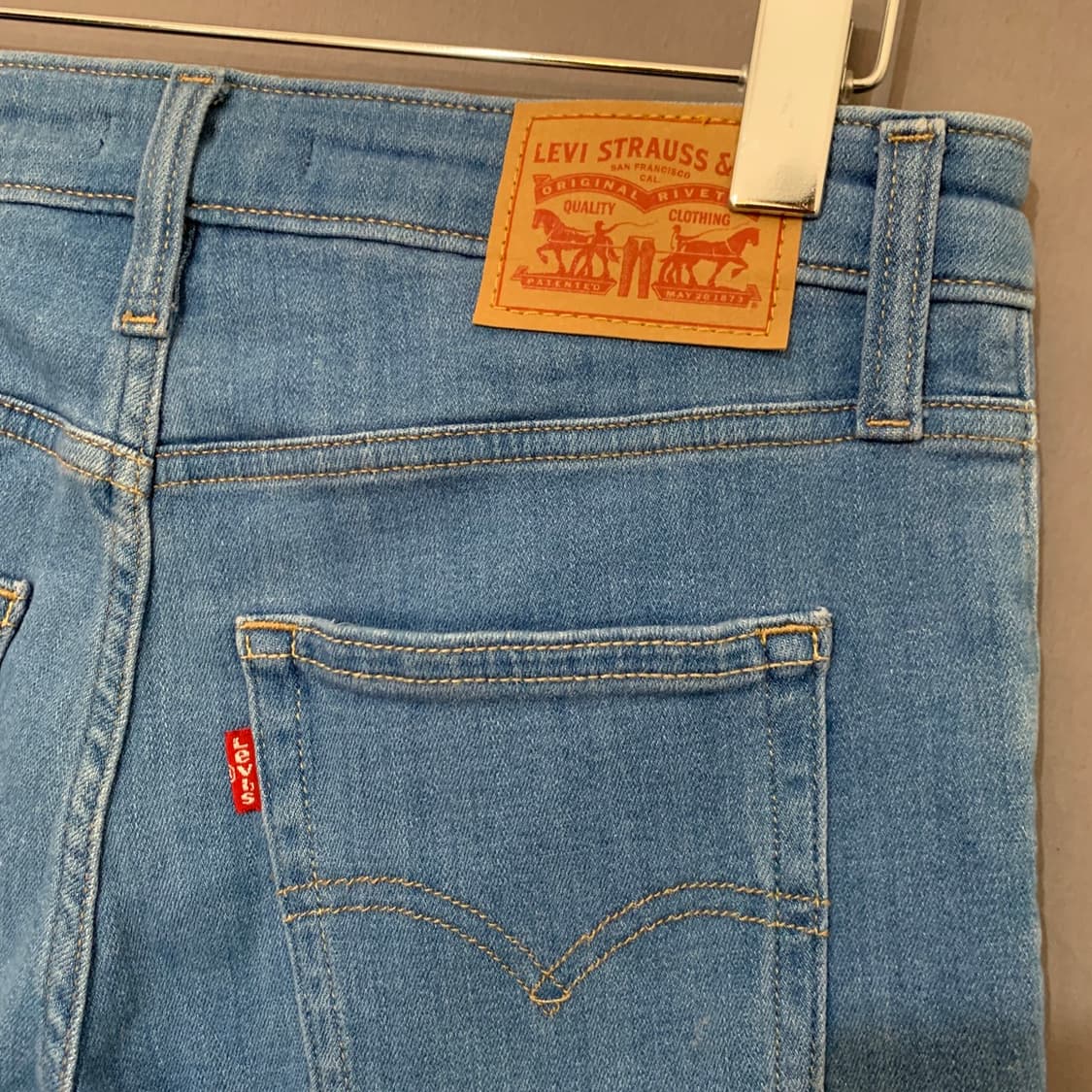 28인치 리바이스 725 하이 라이즈 부츠컷 스판 밴딩 데님 청바지 상품이미지3