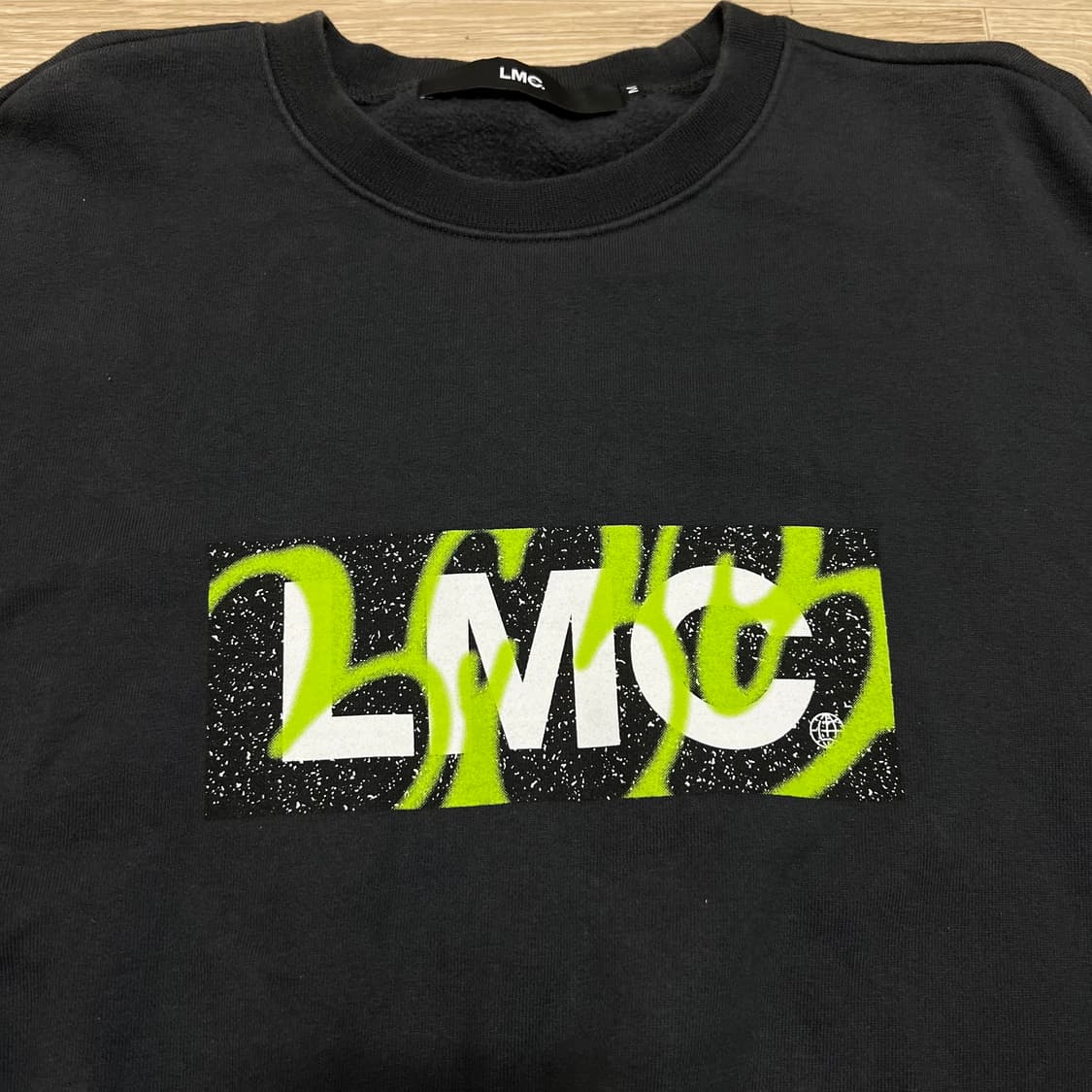 LMC 엘엠씨 남여공용 빅프린팅 기모 맨투맨 티셔츠 [블랙] M/95 상품이미지3