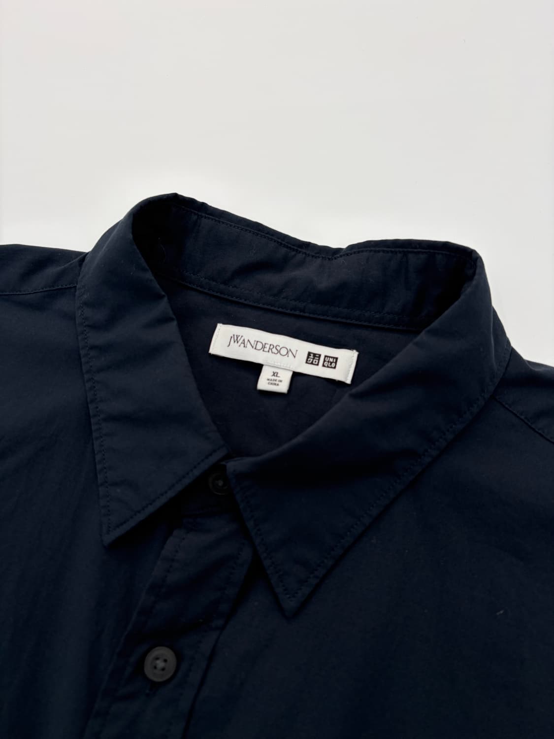 유니클로 x JW앤더슨 네이비 미니멀 셔츠 상품이미지3