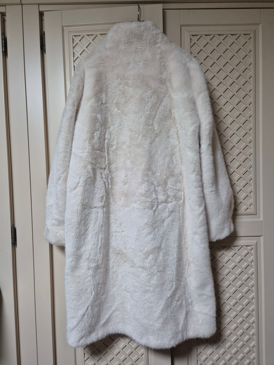 아이보리 밍크 에코퍼 롱코트 상품이미지2