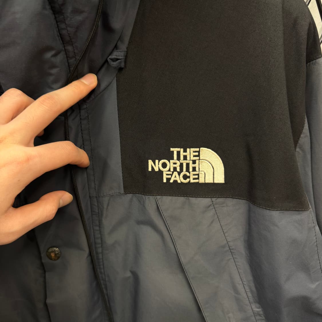 90s 노스페이스 올드스쿨 마운틴파카 하이넥 고어텍스 그레이 블랙 상품이미지5