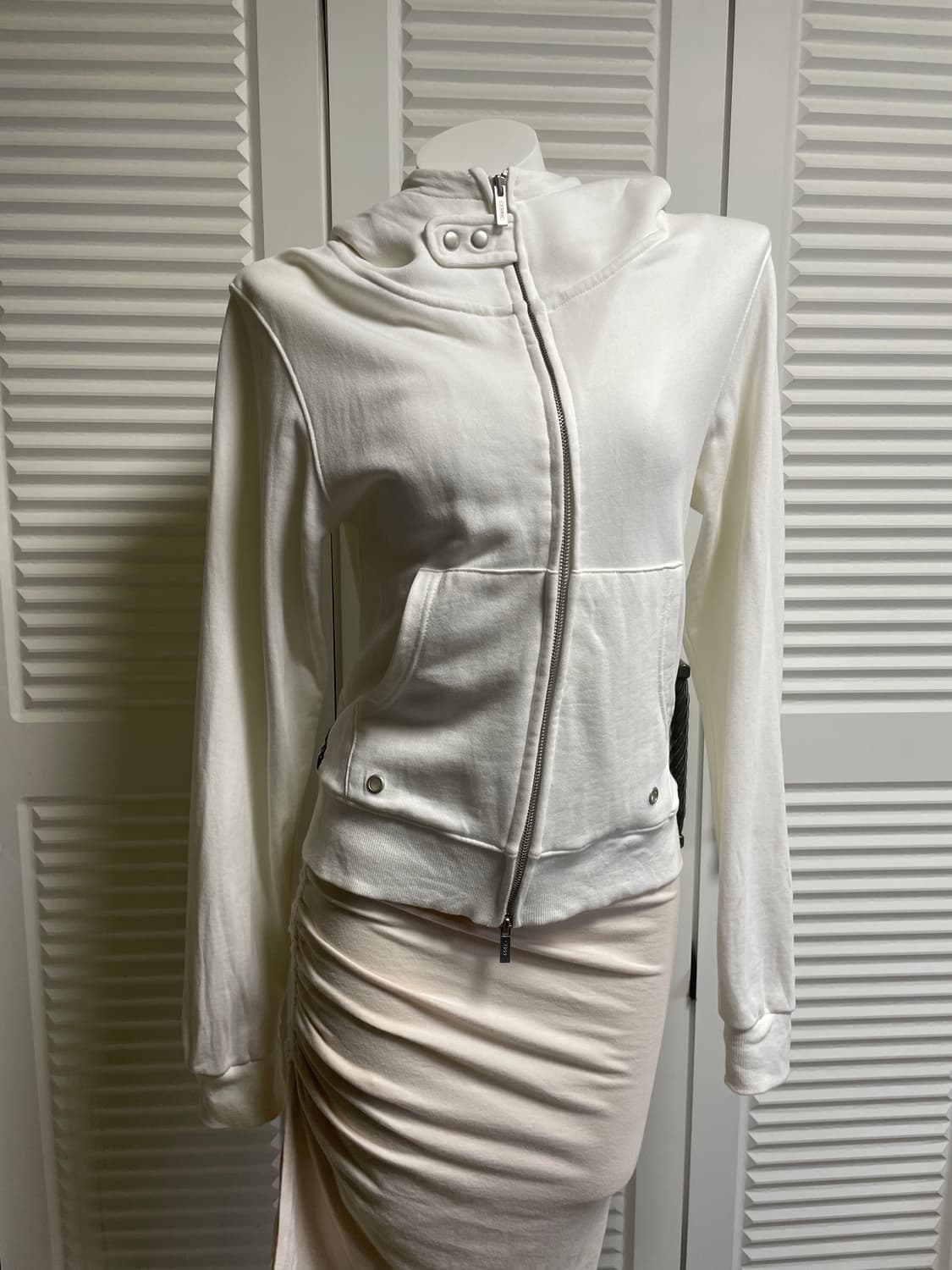 세릭 Incision Hood White 상품이미지1