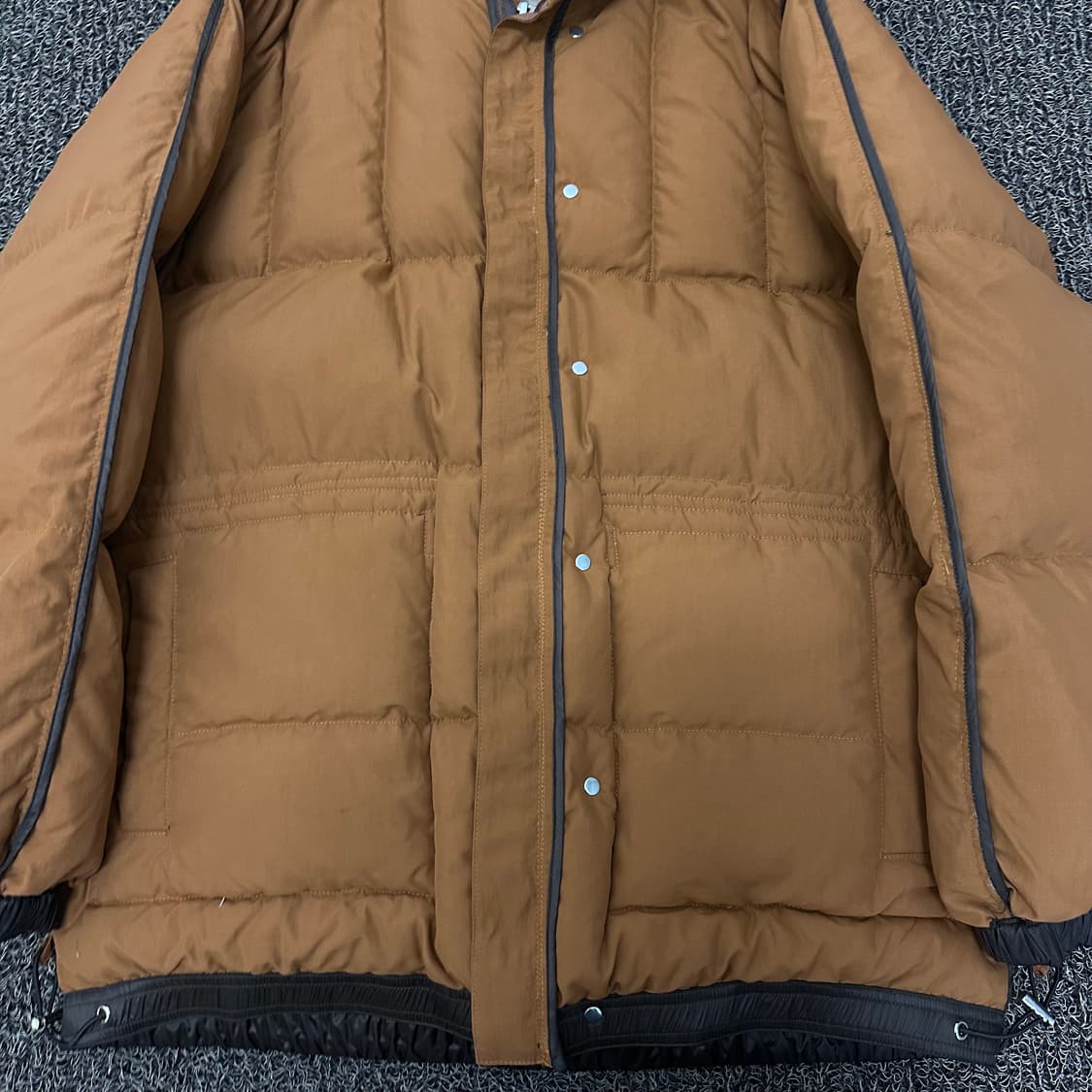 언앤써드 미스터리 여성 리버시블 양면 덕다운 패딩 브라운 F  상품이미지3