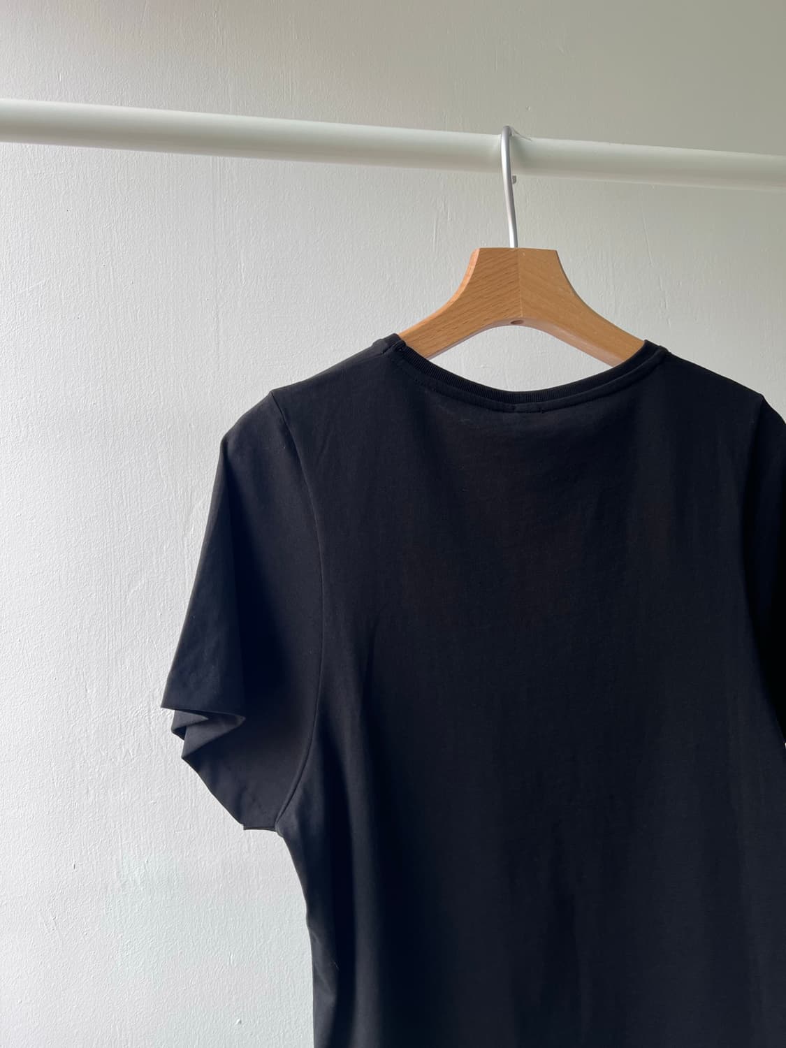 (새상품) toteme 토템 커브 로고 반팔 티셔츠 상품이미지6