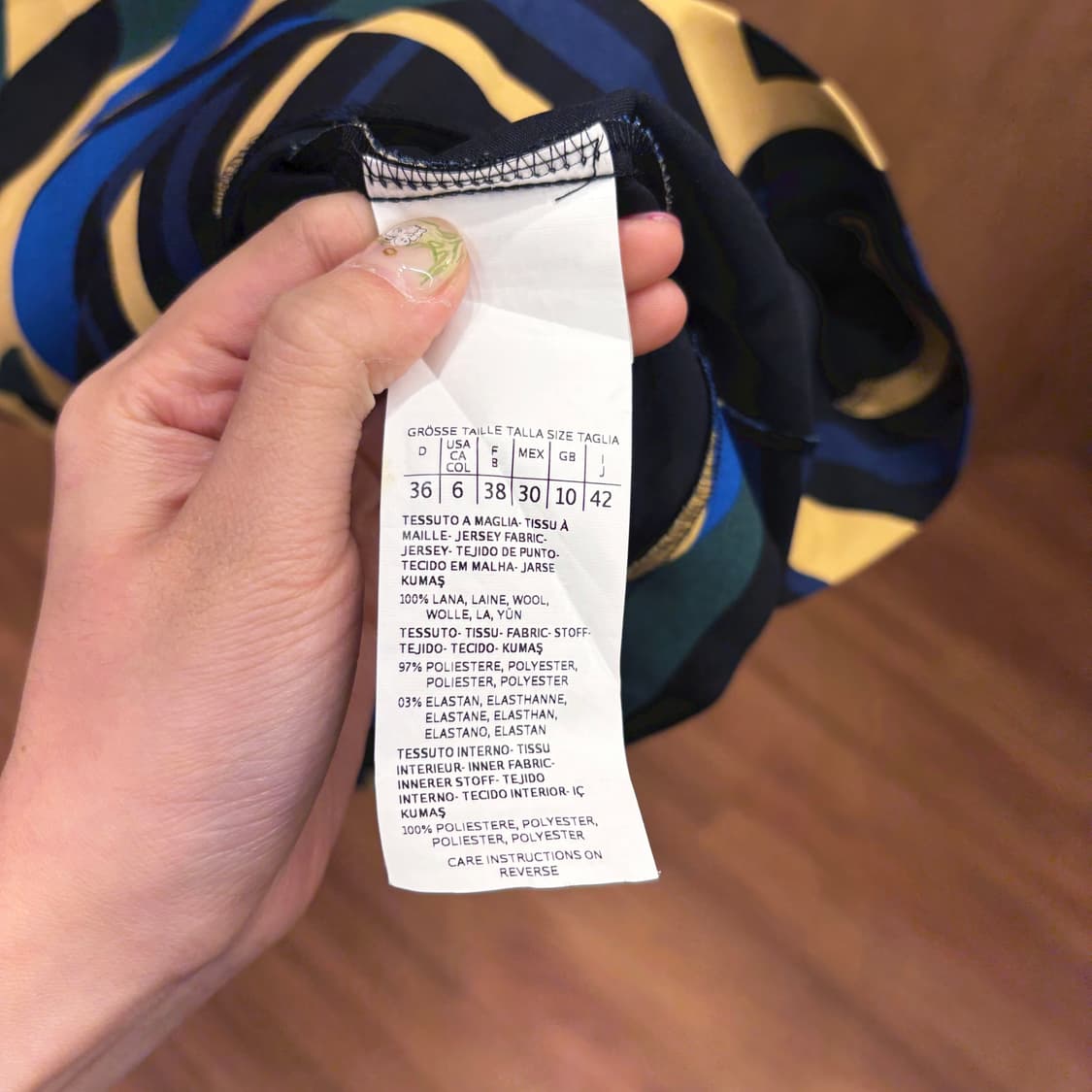 마렐라 니트 미디 원피스 블루 기하학 패턴 배색 사이드 지퍼 디테일 블랙 상품이미지8