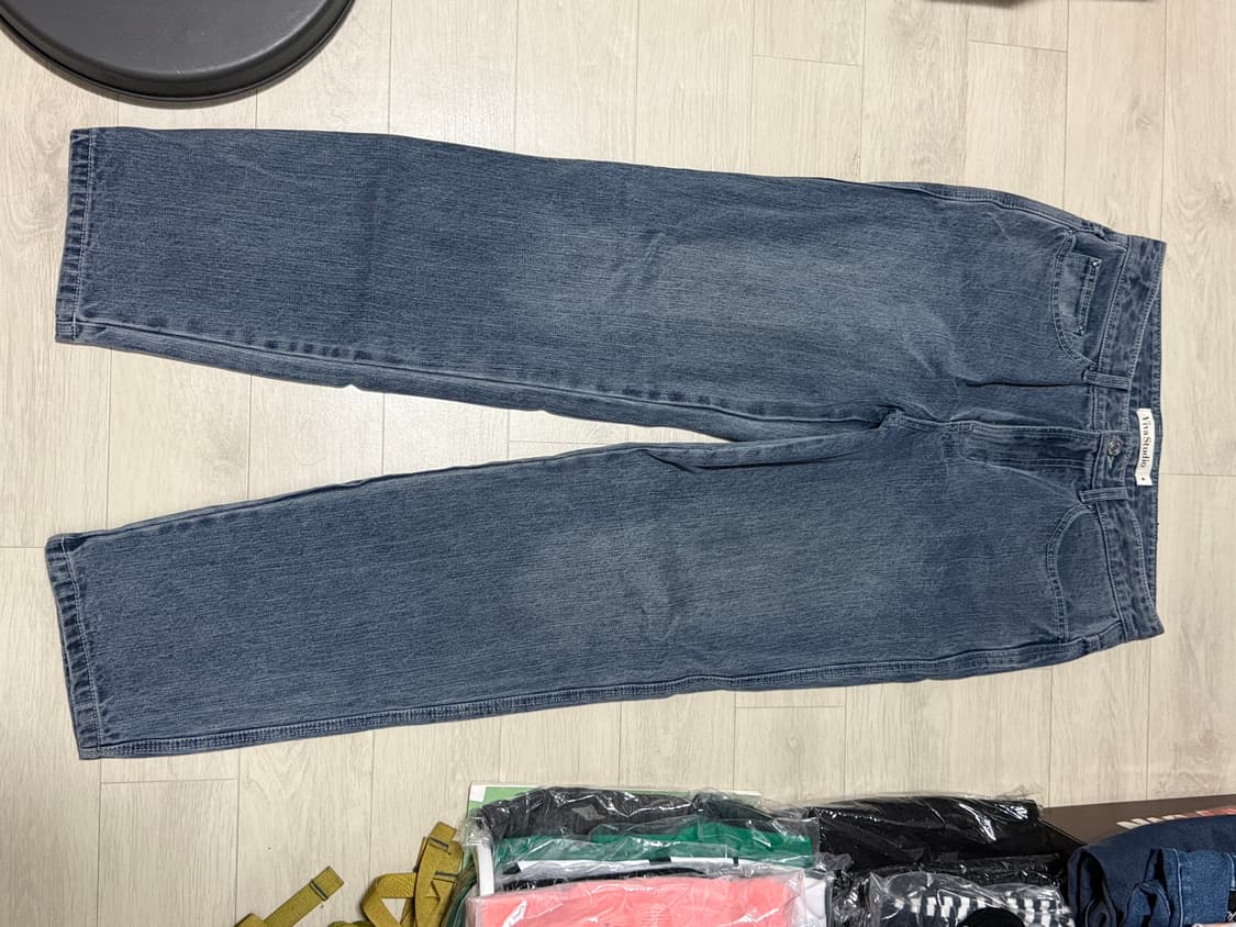 비바스튜디오 스트레이트 청바지 미착용 판매 합니다. 상품이미지4