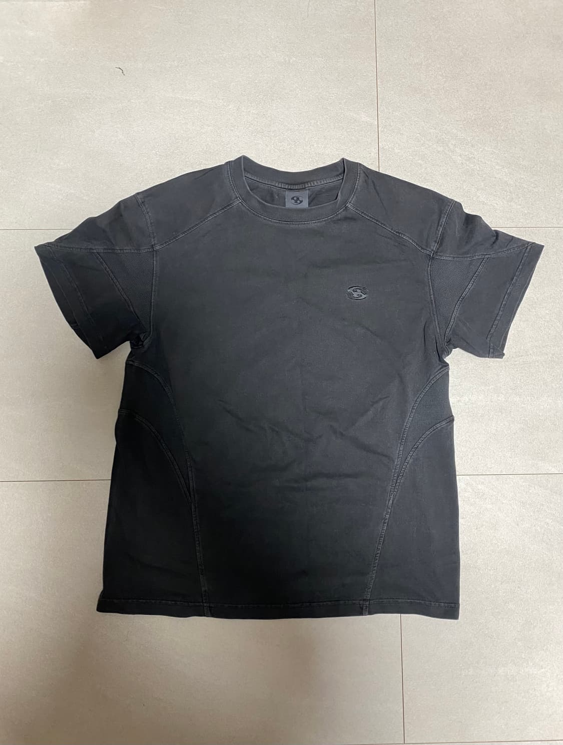 산산기어 반팔티 (차콜, 2사이즈) 판매합니다. 상품이미지1