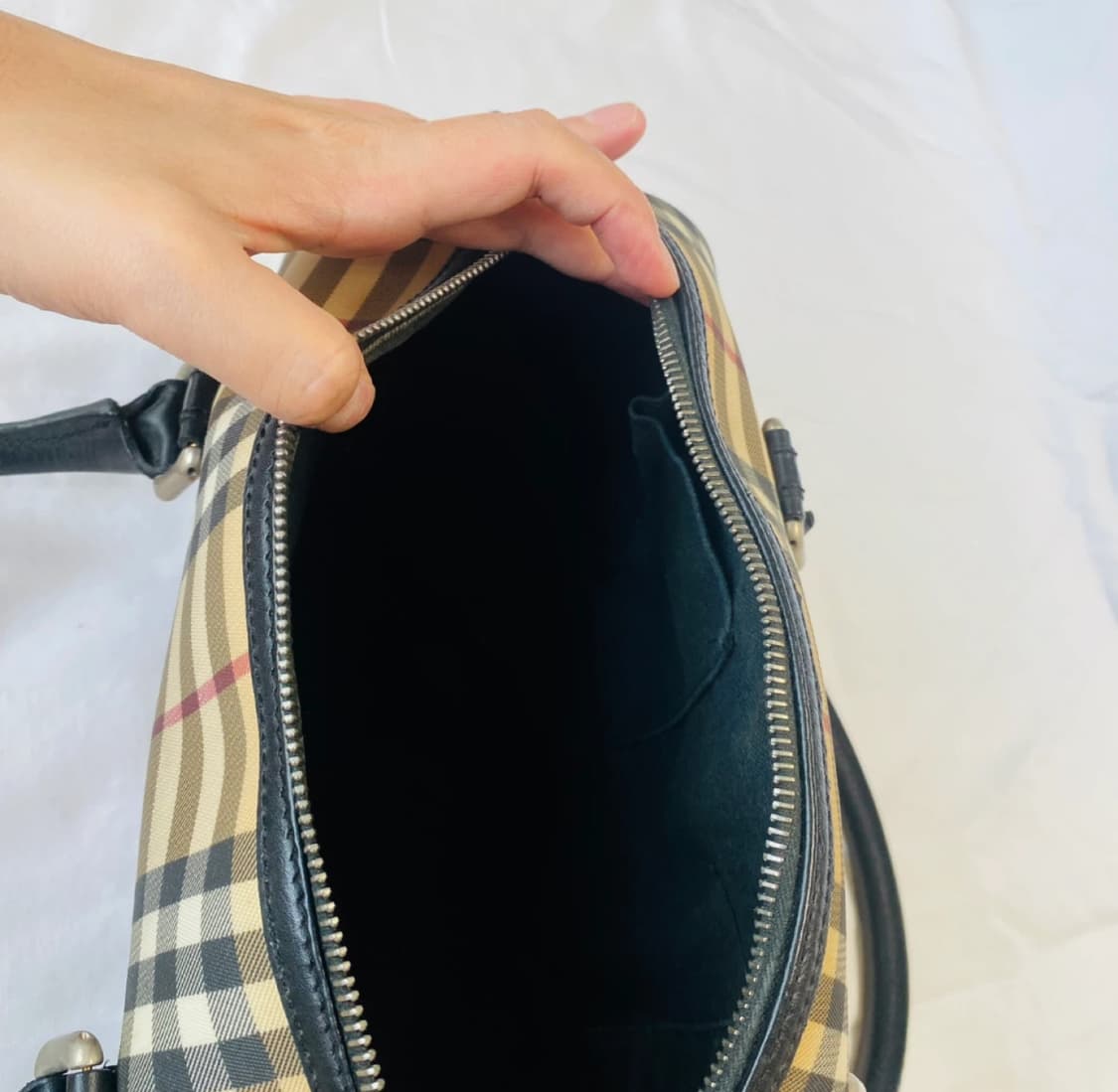 버버리 노바체크 원통백 상품이미지4