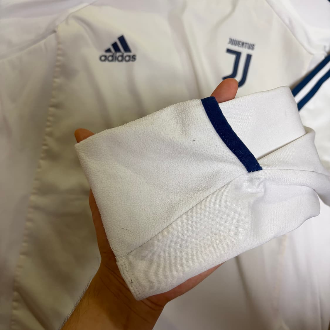 아디다스 유벤투스 풋볼 후드티 상품이미지5