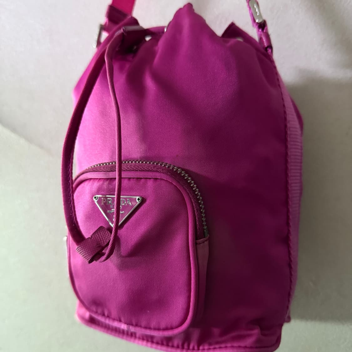 프라다 포코노 나일론 미니 버킷 토트백  상품이미지2