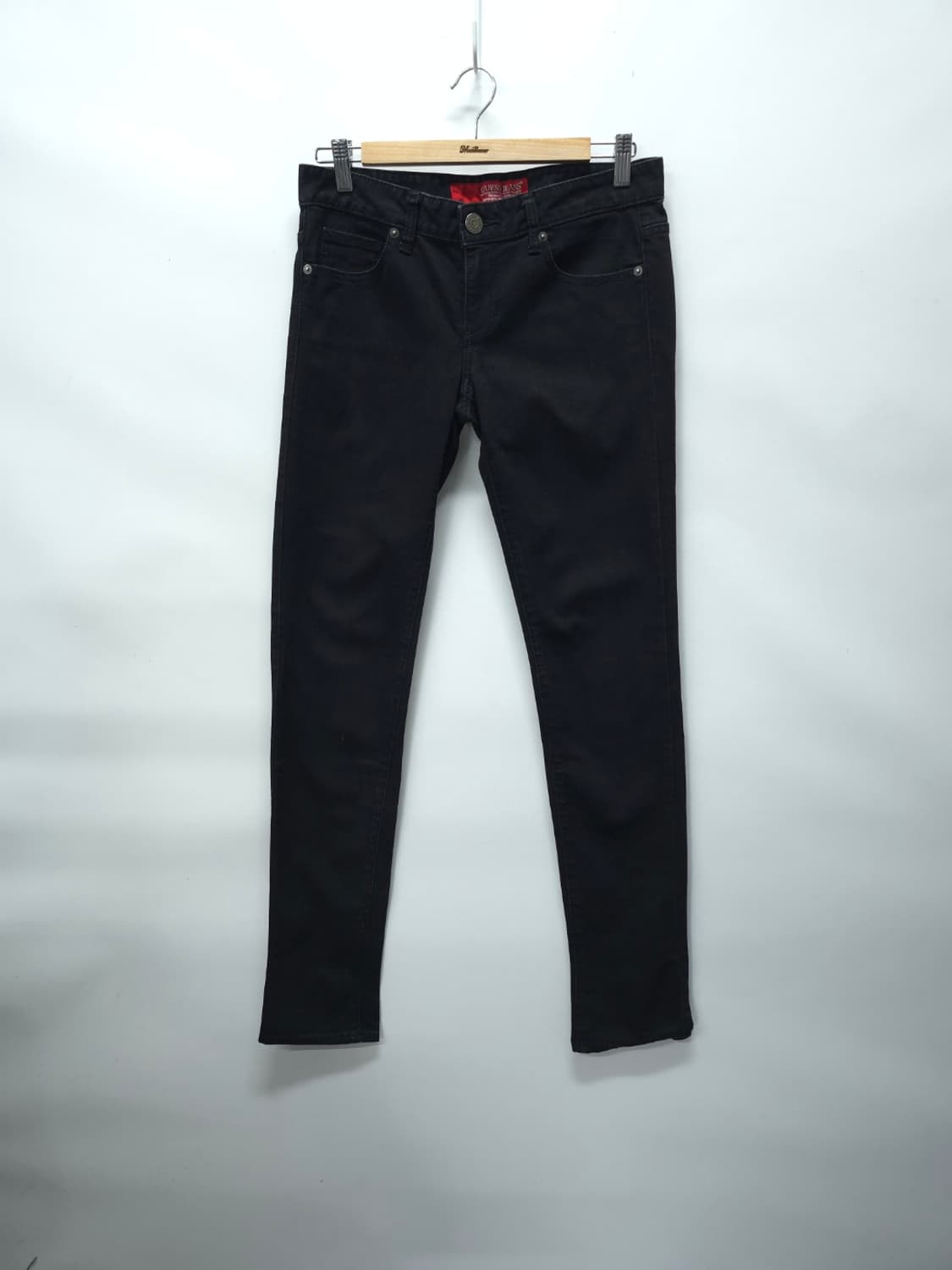 게스(GUESS) 슬림 스트레이트 블랙진 (여성28) 상품이미지1