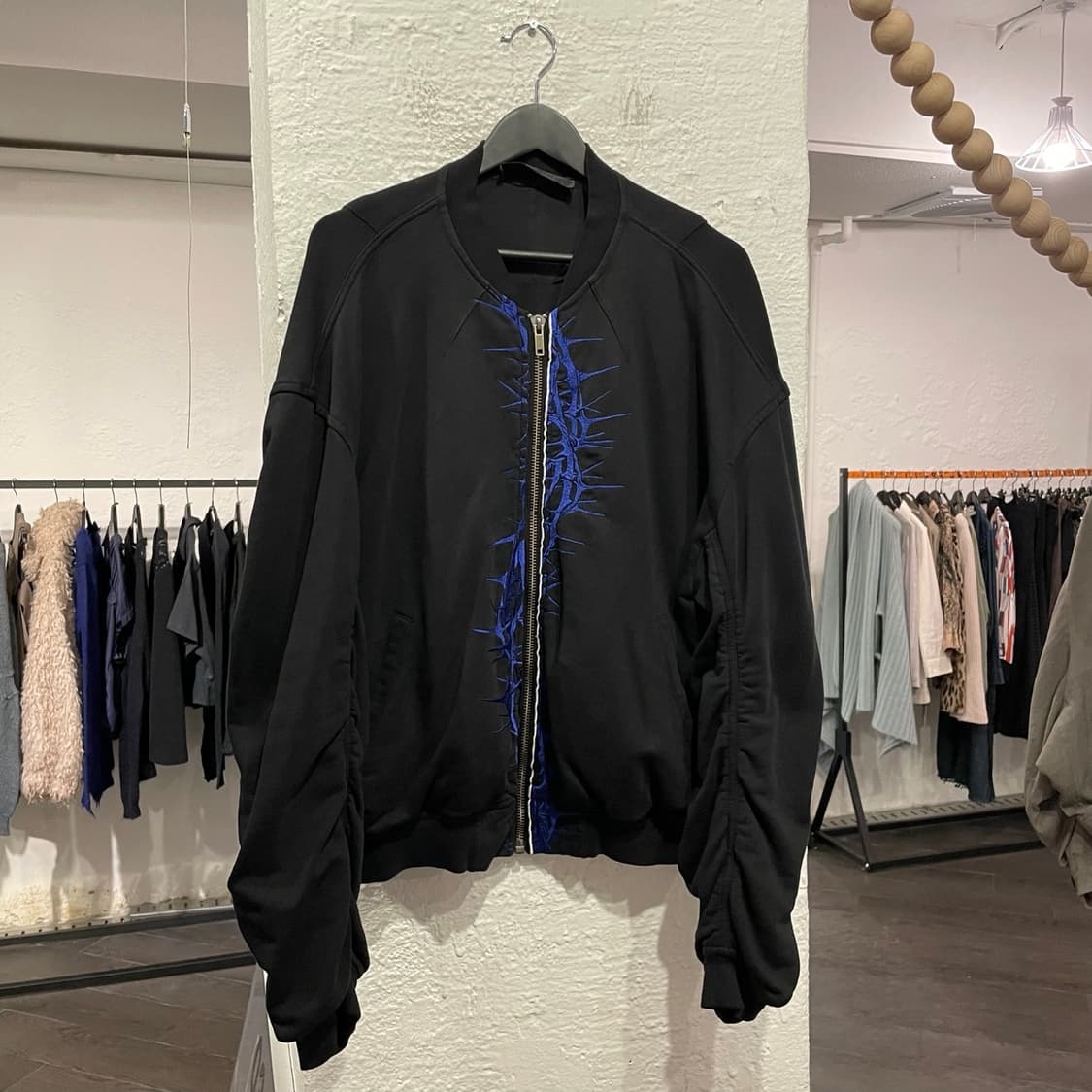 하이더아커만 가시 자수 봄버 상품이미지1